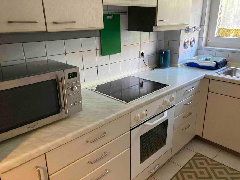 An Der A8 & Dennoch Stadtnah Kirchheim unter Teck Esterno foto